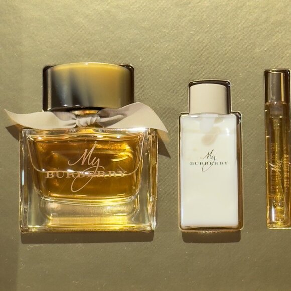 My Burberry Gift Set With 3.0 Oz Eau De Parfum 2.5 Oz Body Lotion & 0.25 Oz Roll - Picture 2 of 13